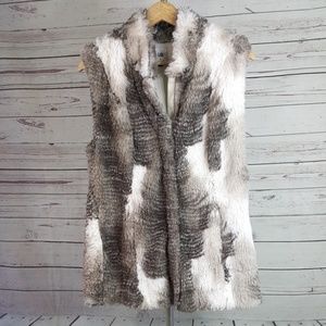 Chic Faux Fur Vest in Gray and White